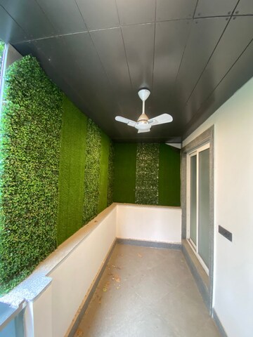 Balcony in 4 BHK Builder Floor at Dlf Phase iv – for Rent