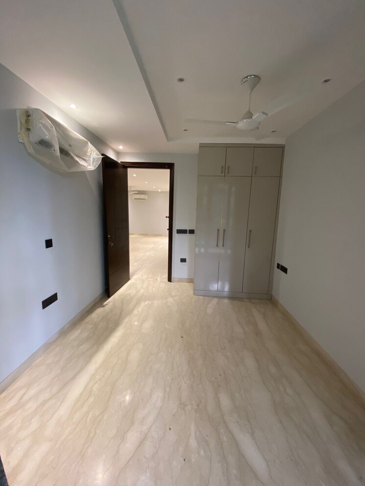 Room, dlf phase iv 4 Bedroom 402 Sq.Yd. Builder Floor In Dlf Phase iv Gurgaon 9466884