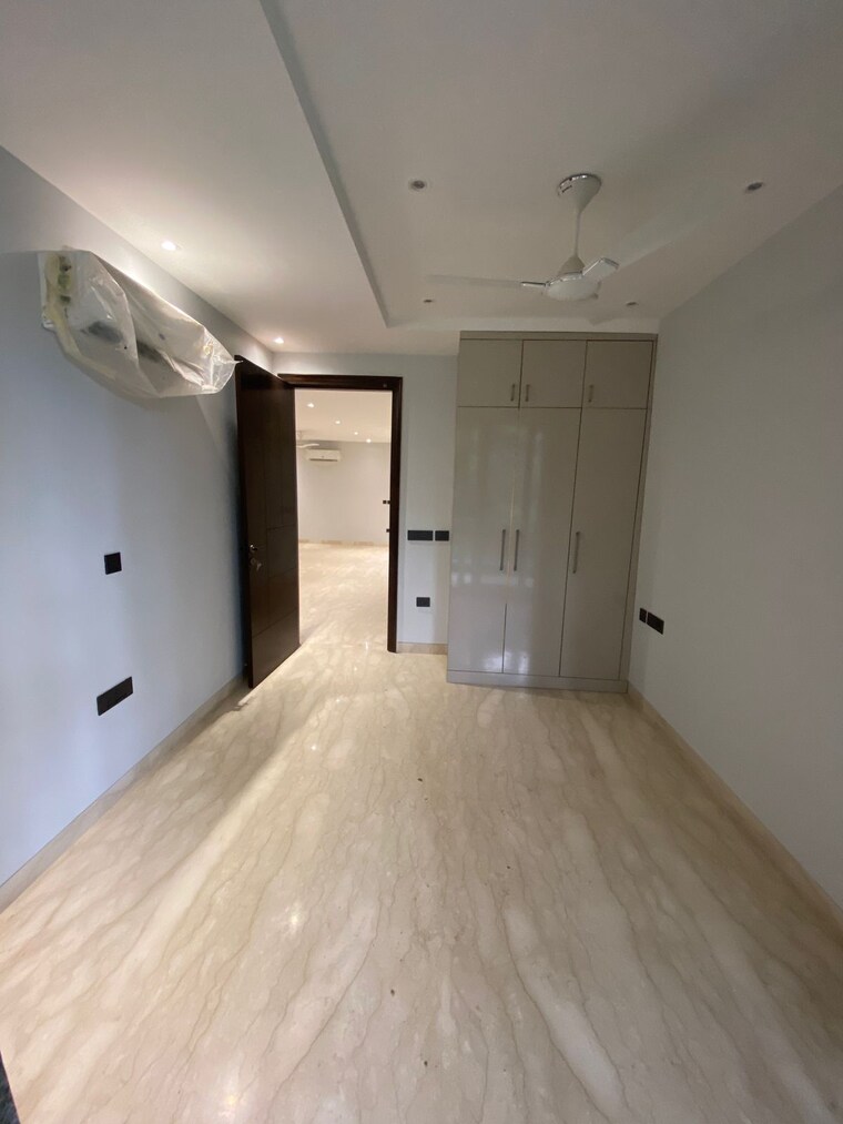 Room, dlf phase iv 4 Bedroom 402 Sq.Yd. Builder Floor In Dlf Phase iv Gurgaon 9466884