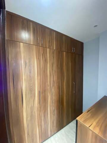 Furnished Amenities in 4 BHK Builder Floor at Dlf Phase iv – for Rent