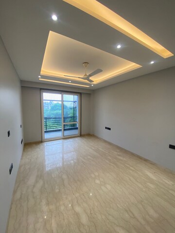 Room in 4 BHK Builder Floor at Dlf Phase iv – for Rent