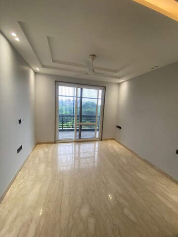Room in 4 BHK Builder Floor at Dlf Phase iv – for Rent