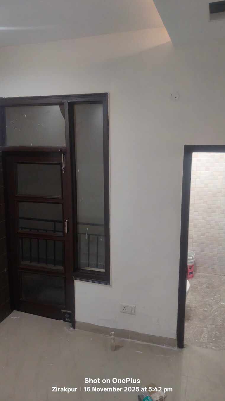 Room, dhakoli 2 Bedroom 122 Sq.Yd. Apartment In Dhakoli Zirakpur 9466895