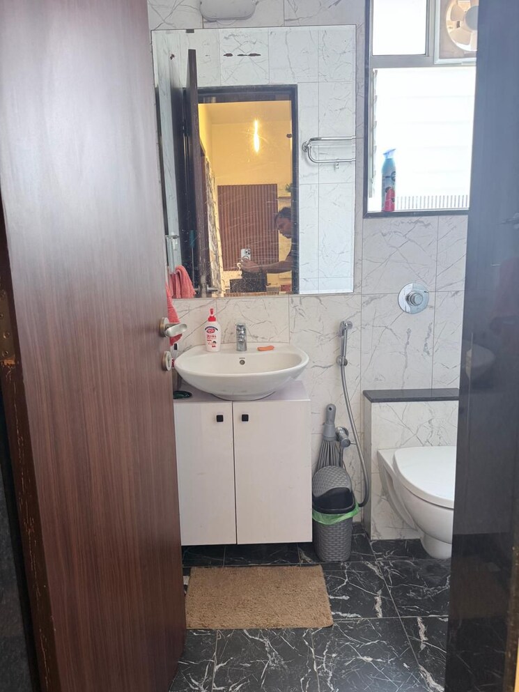 Bathroom, anand-park-aundh 3 Bedroom 1500 Sq.Ft. Apartment In Aundh Pune 9466970