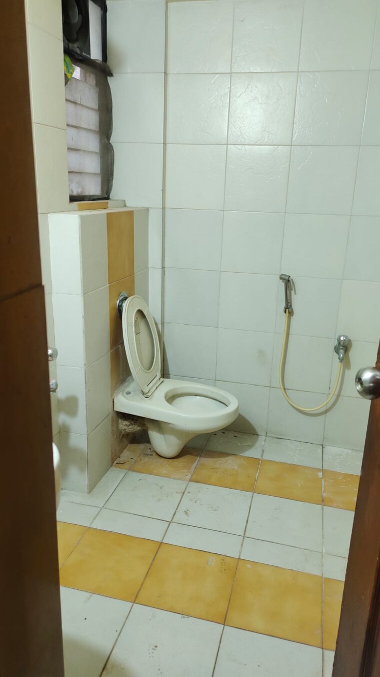 Bathroom, sahil-apartment-anudh 2 Bedroom 1000 Sq.Ft. Apartment In Aundh Pune 9466986