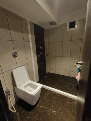 Bathroom in 2 BHK Apartment at Rattan Icon, Seawoods Sector 50 – for Rent