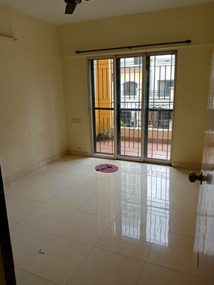 Room in 2 BHK Apartment at Kumar Padmalaya, Aundh – for Sale
