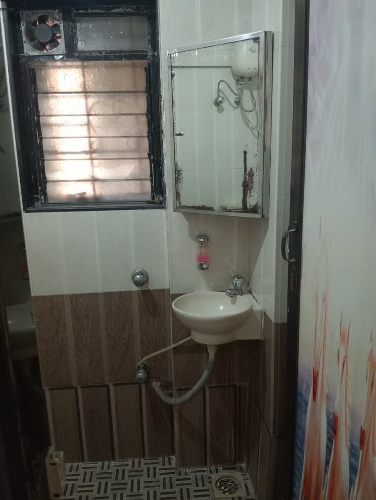 Bathroom, badri-kedar-building 2 Bedroom 700 Sq.Ft. Apartment In Seawoods Sector 40 Navi Mumbai 9466998