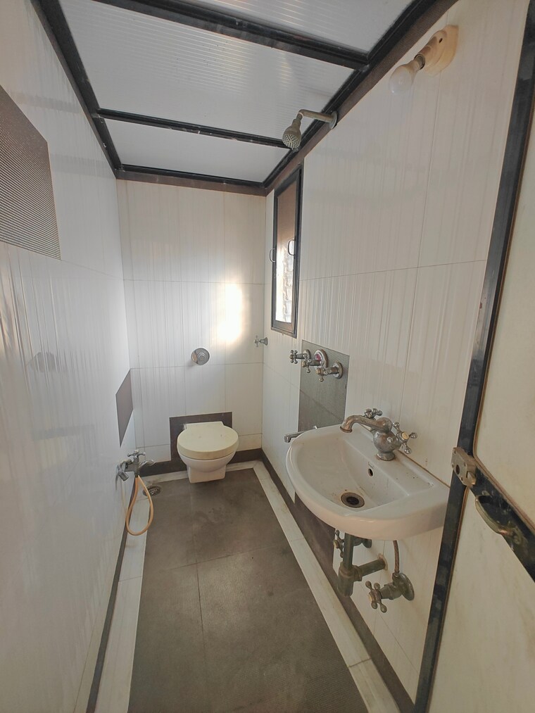 Bathroom, nerul sector 18a 2 Bedroom 1200 Sq.Ft. Apartment In Nerul Sector 18a Navi Mumbai 9467000