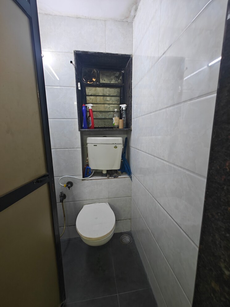 Bathroom, shiva-palm-beach-chs 3 Bedroom 1250 Sq.Ft. Apartment In Nerul Sector 4 Navi Mumbai 9467004