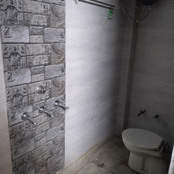 Bathroom in 2.5 BHK Builder Floor at Shastri Nagar – for Rent