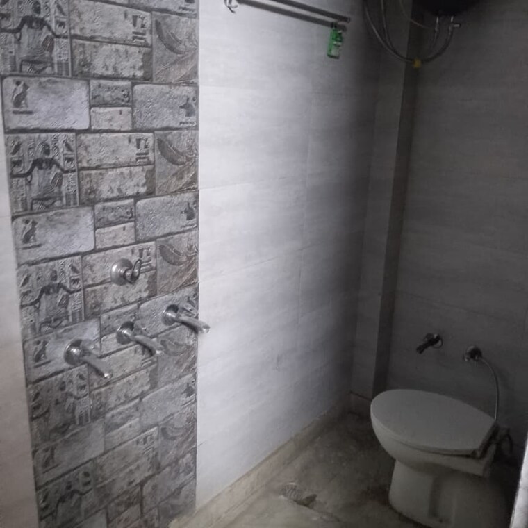 Bathroom, shastri nagar 2.5 Bedroom 750 Sq.Ft. Builder Floor In Shastri Nagar Delhi 9467019