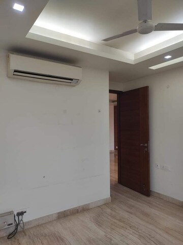 Master Bedroom in 3 BHK Builder Floor at Chittaranjan Park – for Rent