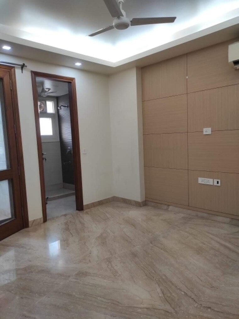 Master Bedroom, chittaranjan park 3 Bedroom 1700 Sq.Ft. Builder Floor In Chittaranjan Park Delhi 9467022