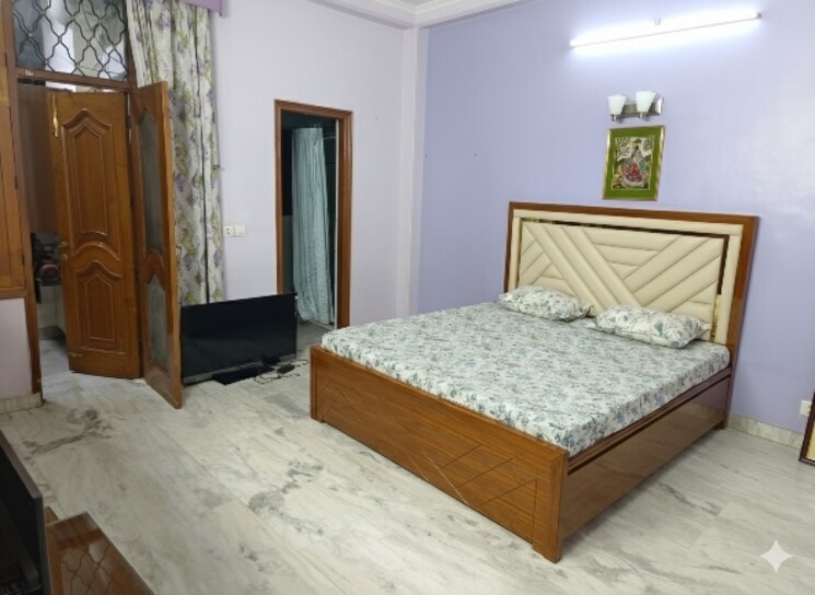 Master Bedroom, kailash colony 3 Bedroom 1750 Sq.Ft. Builder Floor In Kailash Colony Delhi 9467027