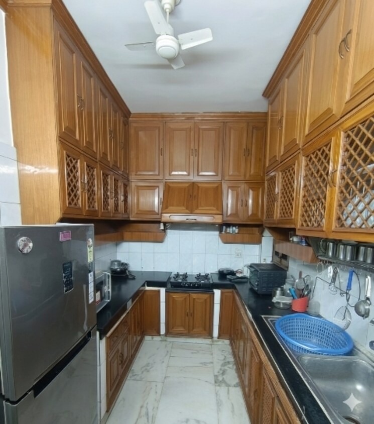 Kitchen, kailash colony 3 Bedroom 1750 Sq.Ft. Builder Floor In Kailash Colony Delhi 9467027
