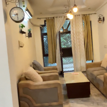 Living Room in 2 BHK Builder Floor at Srishti Estate, Sector 42 – for Rent