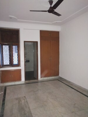 Room in 2 BHK Builder Floor at RWA Apartments Sector 41, Sector 41 – for Rent