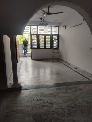 Room in 2 BHK Builder Floor at RWA Apartments Sector 41, Sector 41 – for Rent