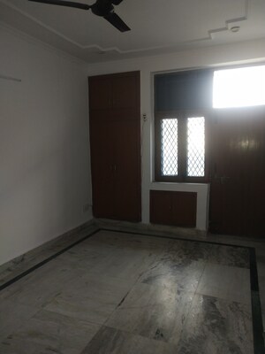 Room in 2 BHK Builder Floor at RWA Apartments Sector 41, Sector 41 – for Rent