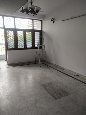 Room in 2 BHK Builder Floor at RWA Apartments Sector 41, Sector 41 – for Rent