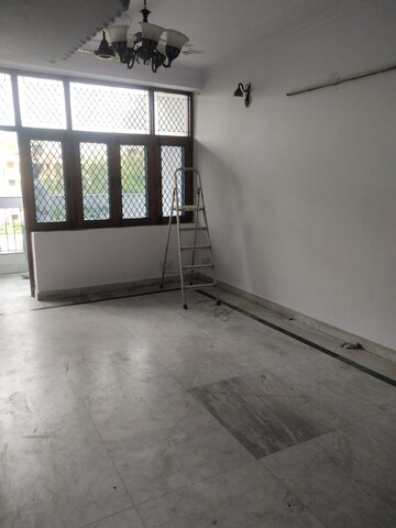 Room in 2 BHK Builder Floor at RWA Apartments Sector 41, Sector 41 – for Rent