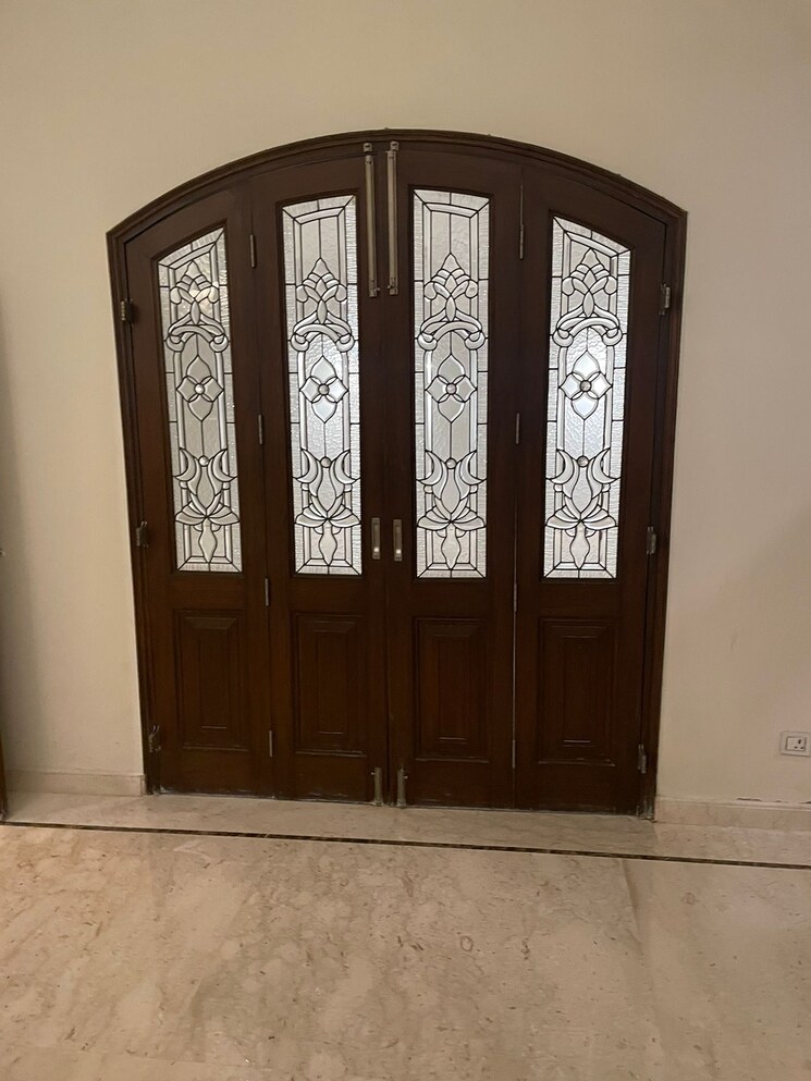 Room, green park extension 5 Bedroom 3000 Sq.Ft. Builder Floor In Green Park Extension Delhi 9467035