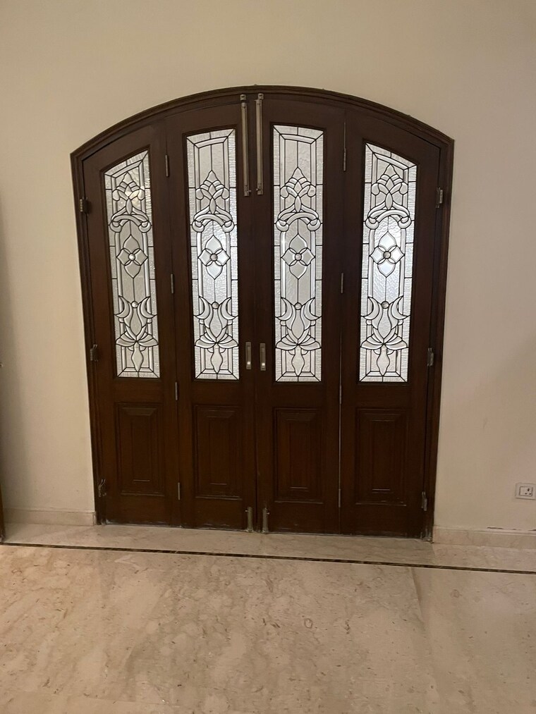 Room, green park extension 5 Bedroom 3000 Sq.Ft. Builder Floor In Green Park Extension Delhi 9467035