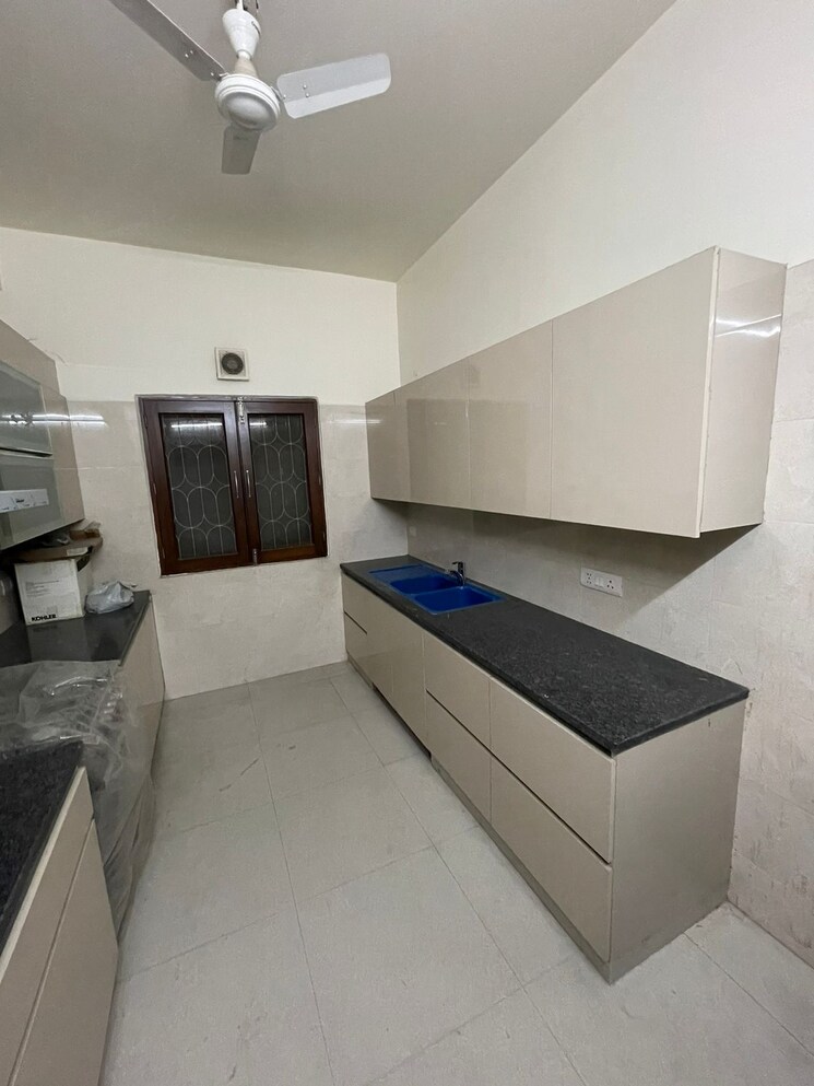 Kitchen, green park extension 5 Bedroom 3000 Sq.Ft. Builder Floor In Green Park Extension Delhi 9467035
