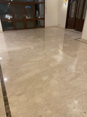 Parking in 5 BHK Builder Floor at Green Park Extension – for Rent