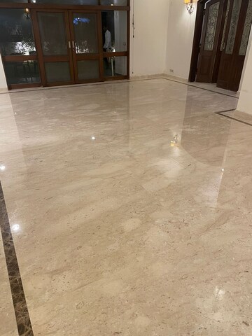 Parking in 5 BHK Builder Floor at Green Park Extension – for Rent