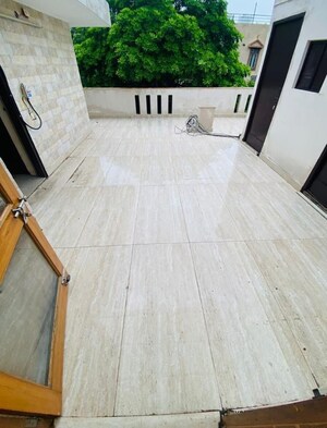 Balcony in 3 BHK Independent House at Dlf Phase ii – for Rent