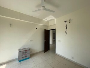 Room in 3 BHK Builder Floor at BPTP Amstoria, Sector 102 – for Rent