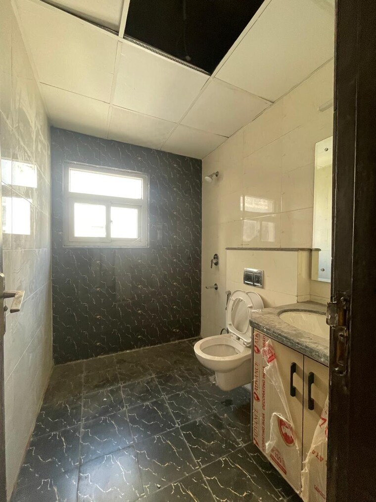 Bathroom, bptp-amstoria 3 Bedroom 2229 Sq.Ft. Builder Floor In Sector 102 Gurgaon 9467044
