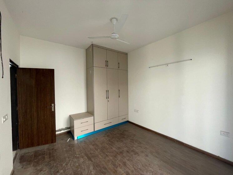 Room, bptp-amstoria 3 Bedroom 2229 Sq.Ft. Builder Floor In Sector 102 Gurgaon 9467044