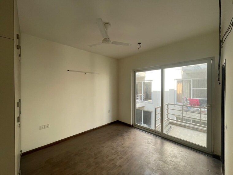 Room, bptp-amstoria 3 Bedroom 2229 Sq.Ft. Builder Floor In Sector 102 Gurgaon 9467044