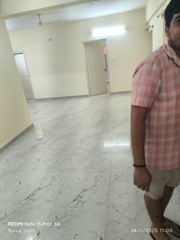 Room in 2 BHK Apartment at Jain Heights East Parade, Cv Raman Nagar – for Rent