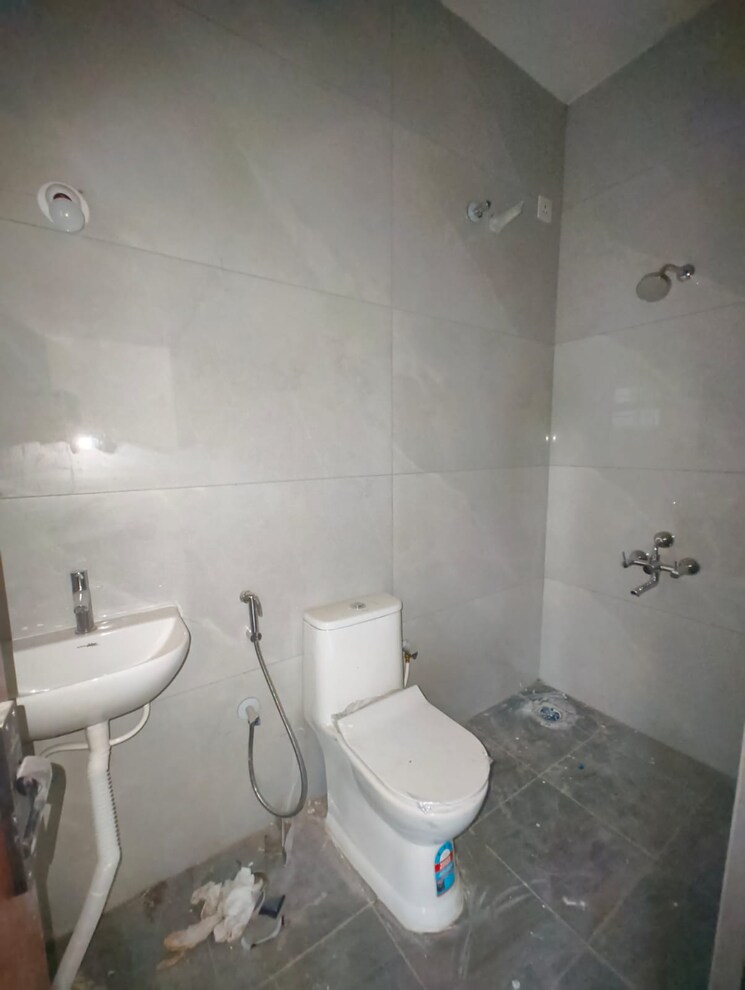 Bathroom, dsr-divine 1 Bedroom 700 Sq.Ft. Apartment In New Thippasandra Bangalore 9467067