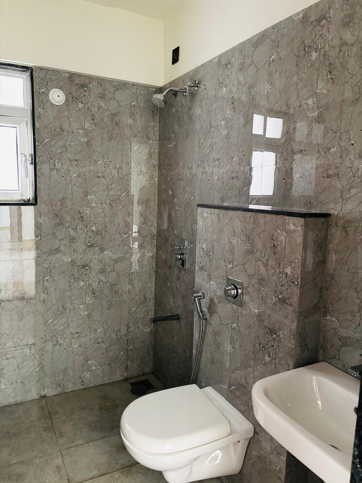 Bathroom, vtp-beaumonde 2 Bedroom 749 Sq.Ft. Apartment In Kharadi Pune 9467075
