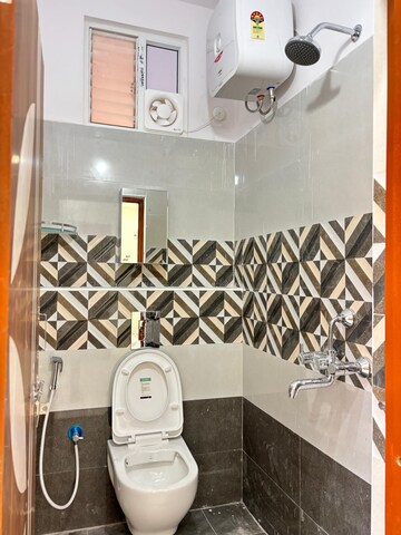 Furnished Amenities in 2 BHK Builder Floor at Kondapur – for Rent