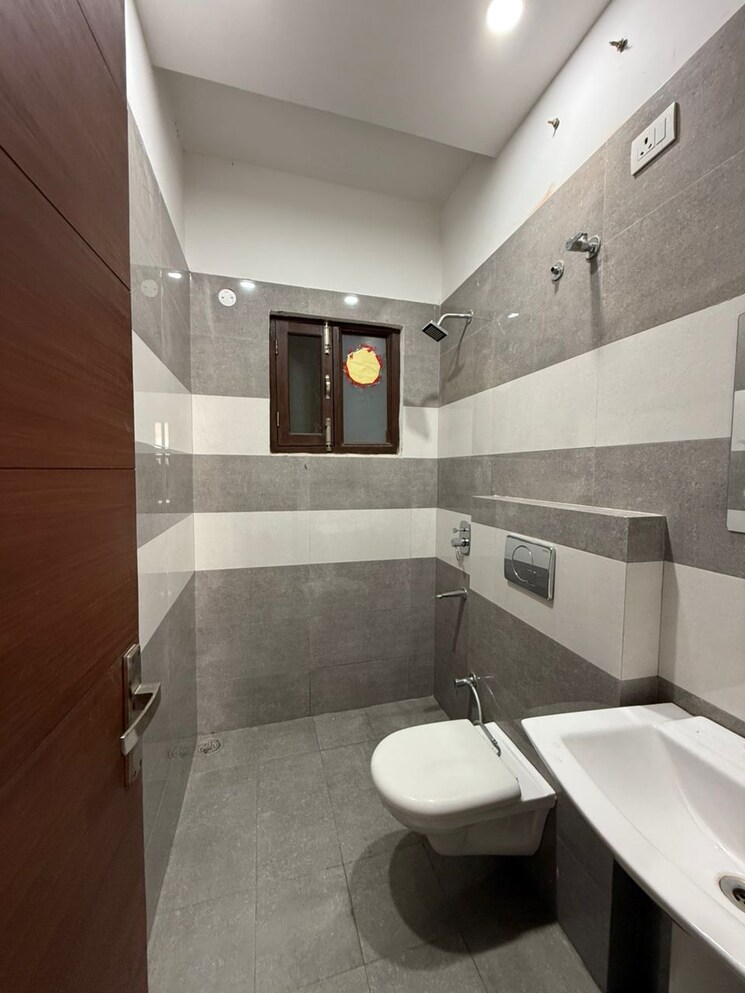 Bathroom, mp-metro-towers 3 Bedroom 1200 Sq.Ft. Builder Floor In Dhakoli Zirakpur 9467091