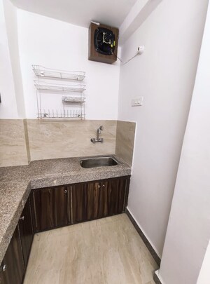 Bathroom in 1 BHK Builder Floor at Sector 40 – for Rent