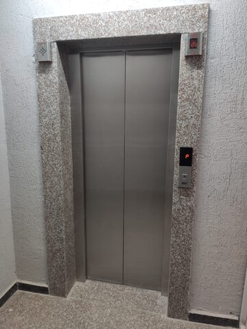 Building Lobby in 1 BHK Builder Floor at Sector 40 – for Rent