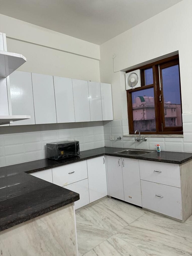 Kitchen, dlf-the-belaire 4 Bedroom 3000 Sq.Ft. Apartment In Sector 54 Gurgaon 9467117