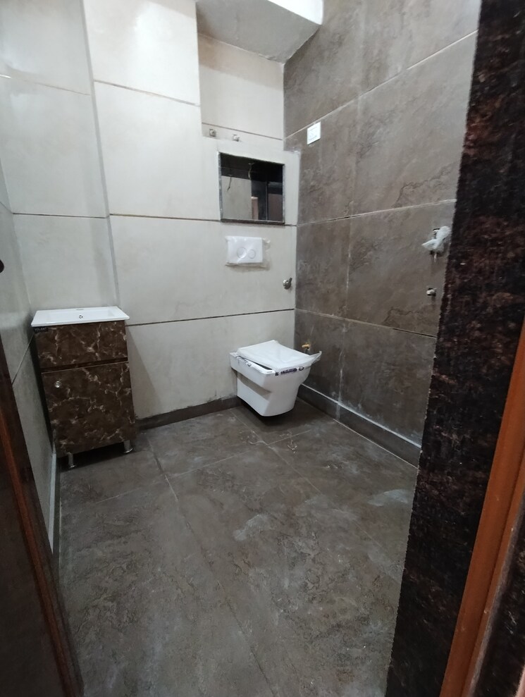 Bathroom, uttam nagar west 2 Bedroom 550 Sq.Ft. Builder Floor In Uttam Nagar West Delhi 9467127