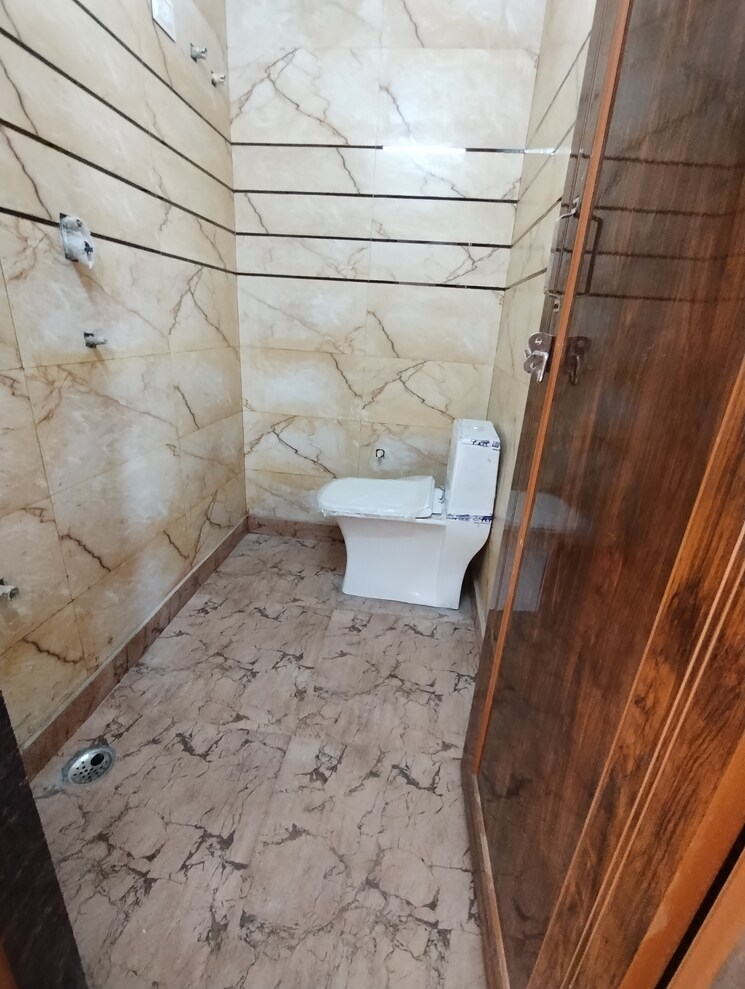 Bathroom, uttam nagar west 2 Bedroom 550 Sq.Ft. Builder Floor In Uttam Nagar West Delhi 9467127