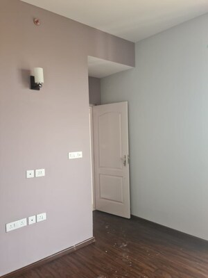 Room in 2 BHK Apartment at Supertech Hues, Sector 68 – for Rent