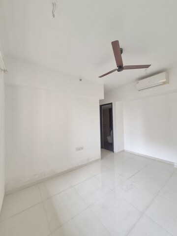 Room in 2 BHK Apartment at Lodha Splendora, Ghodbunder Road – for Rent