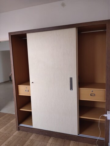 Room in 2 BHK Apartment at Tulip Lemon, Sector 69 – for Rent