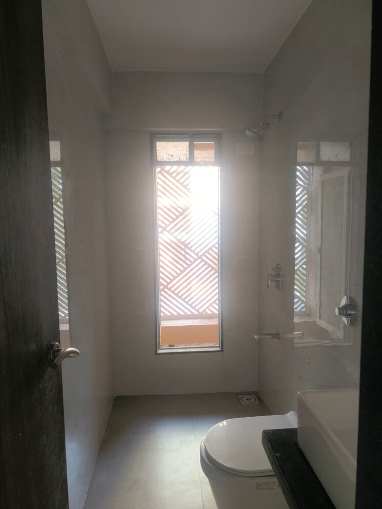 Bathroom, vishwa-bhuvan 2 Bedroom 800 Sq.Ft. Apartment In Chembur Mumbai 9467152